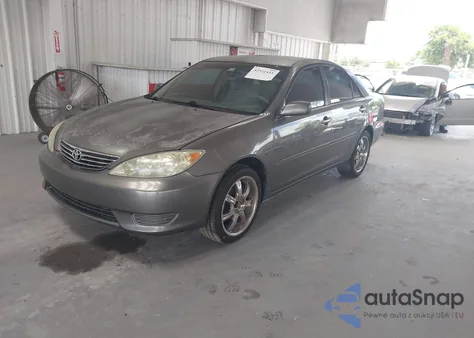 2005 Toyota Camry Le z USA, uszkodzony, nr VIN 4T1BE32KX5U614561